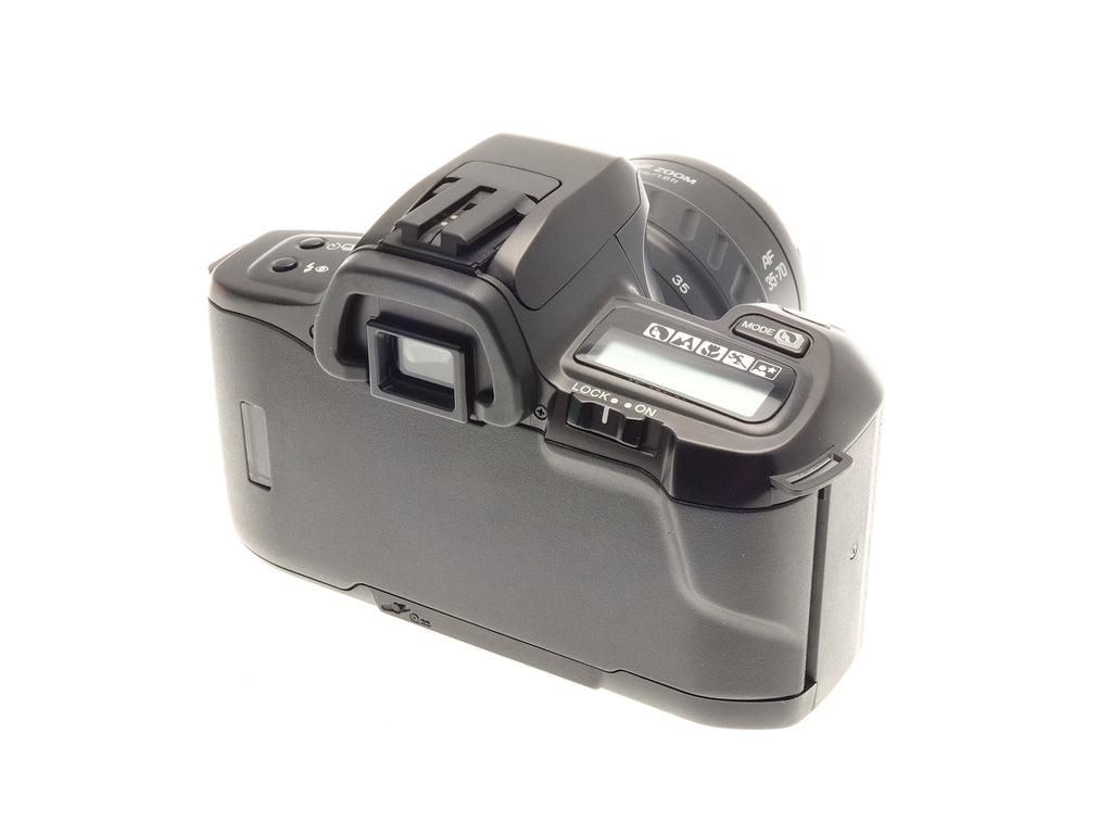 Minolta Dynax 303Si + 35-70mm f3.5-4.5 AF